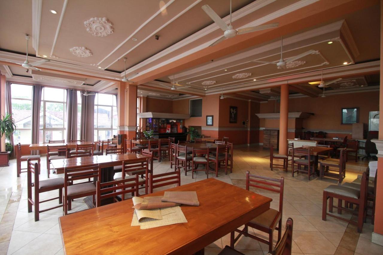 Oyo 317 Choy'S Waterfront Residence Negombo Exterior foto