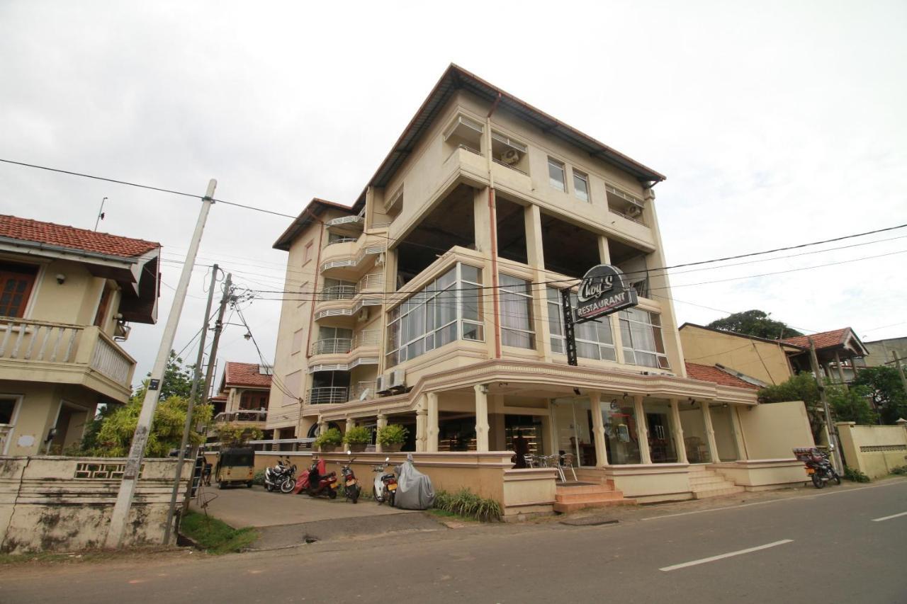 Oyo 317 Choy'S Waterfront Residence Negombo Exterior foto